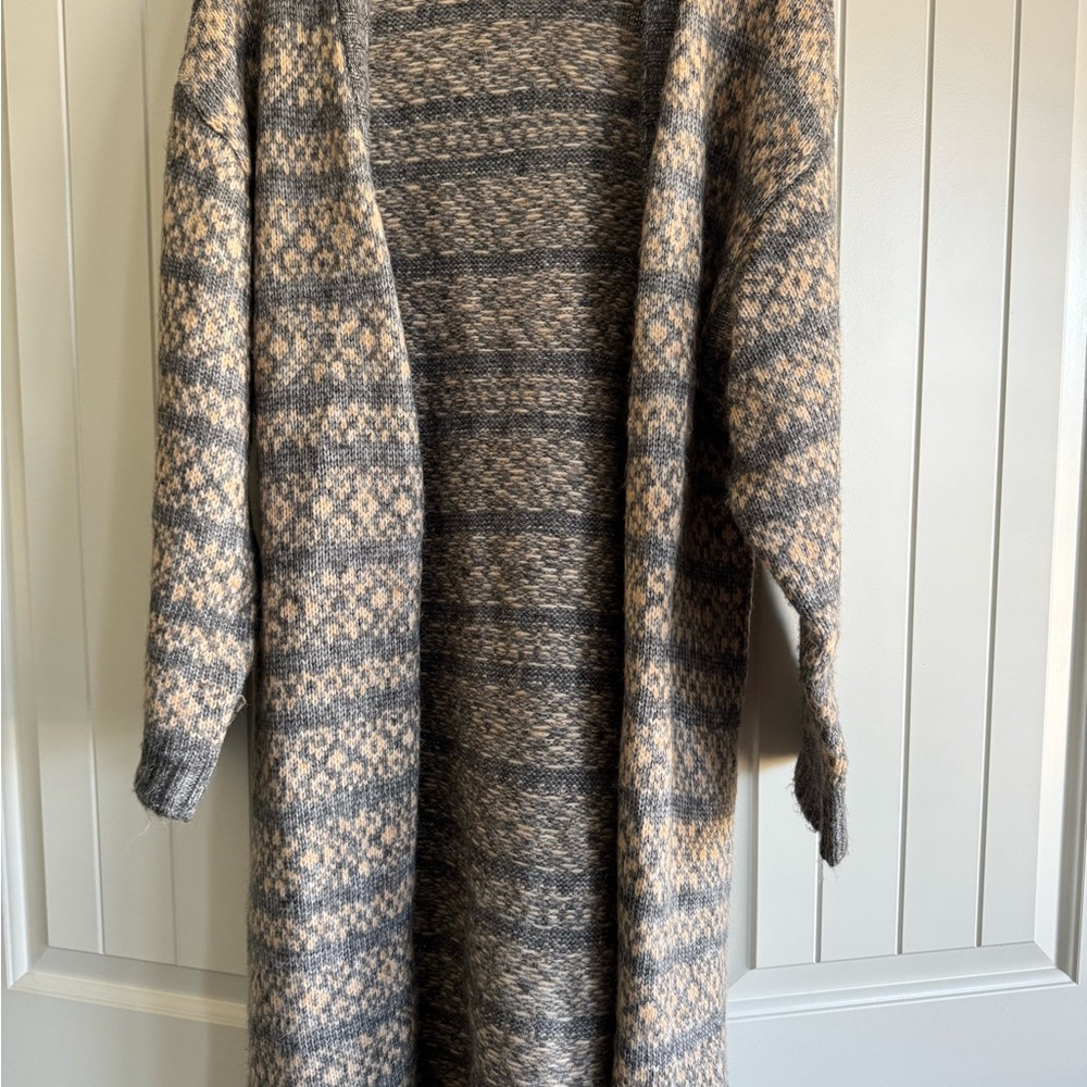 Patterned Gray and Cream Women's Sweater